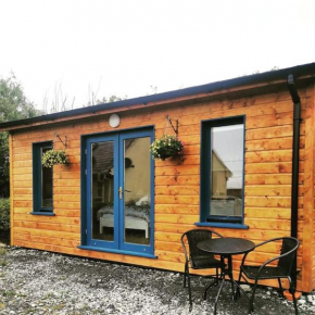 Ceaser's cabin is a cosy 1 bedroom cabin